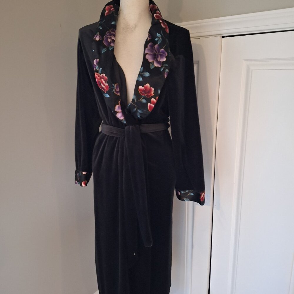 Lovely velvet robe with a satin floral collar and cuffs by Secret Treasures.